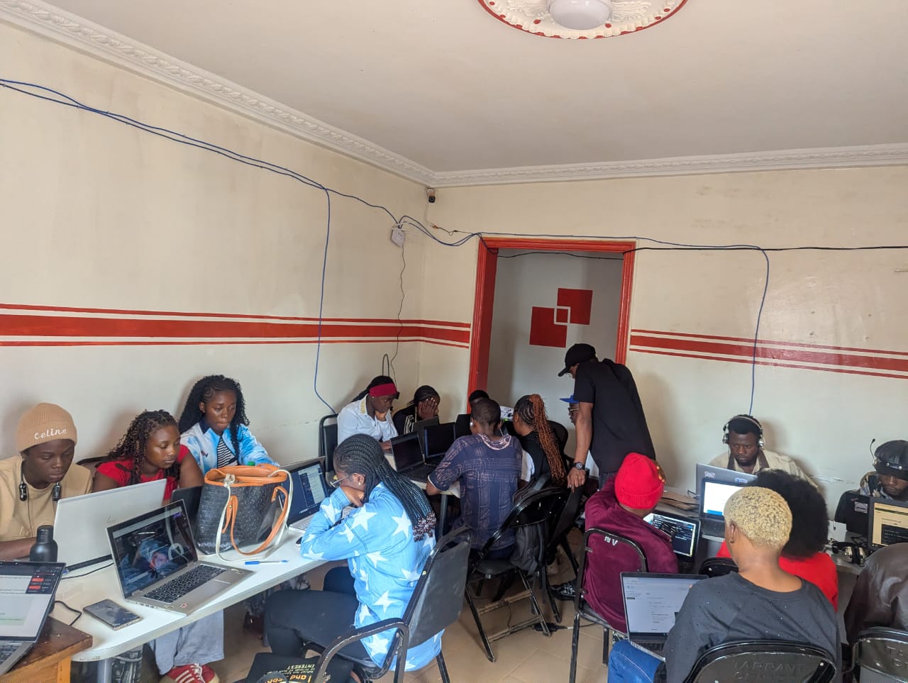 A full Kickstarter session, everyone building