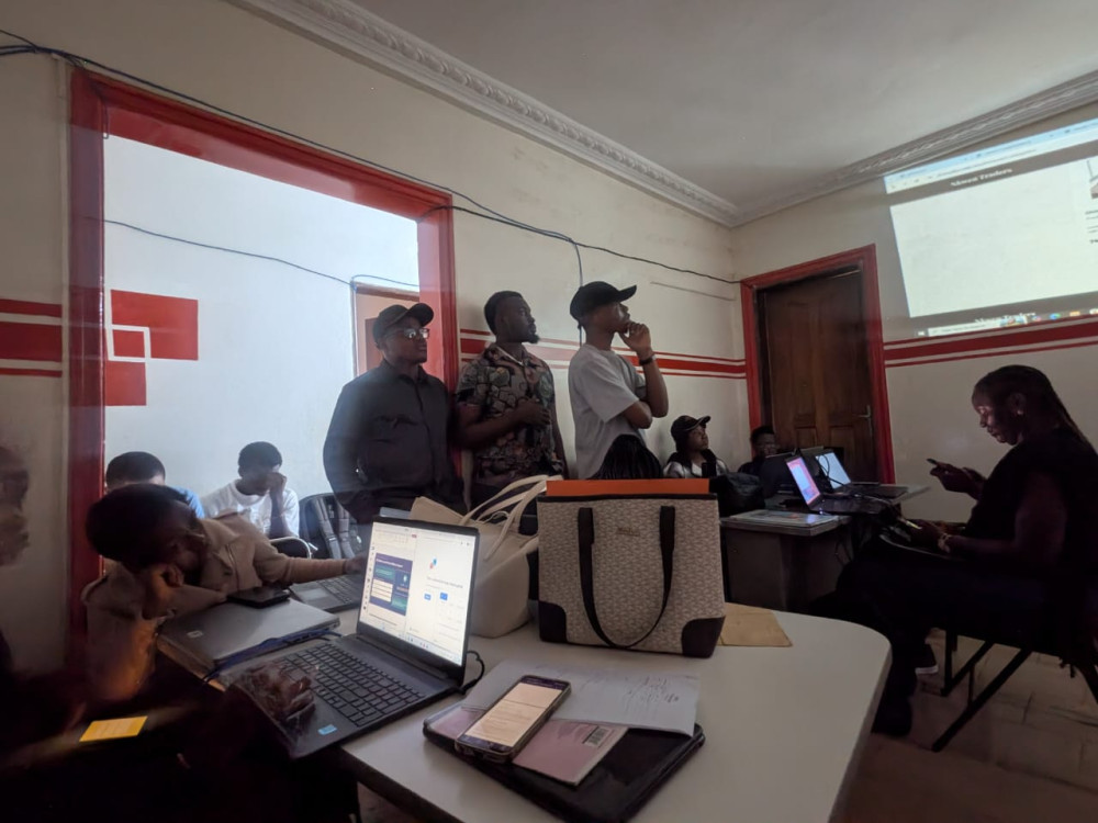 A cohort working through a walkthrough together